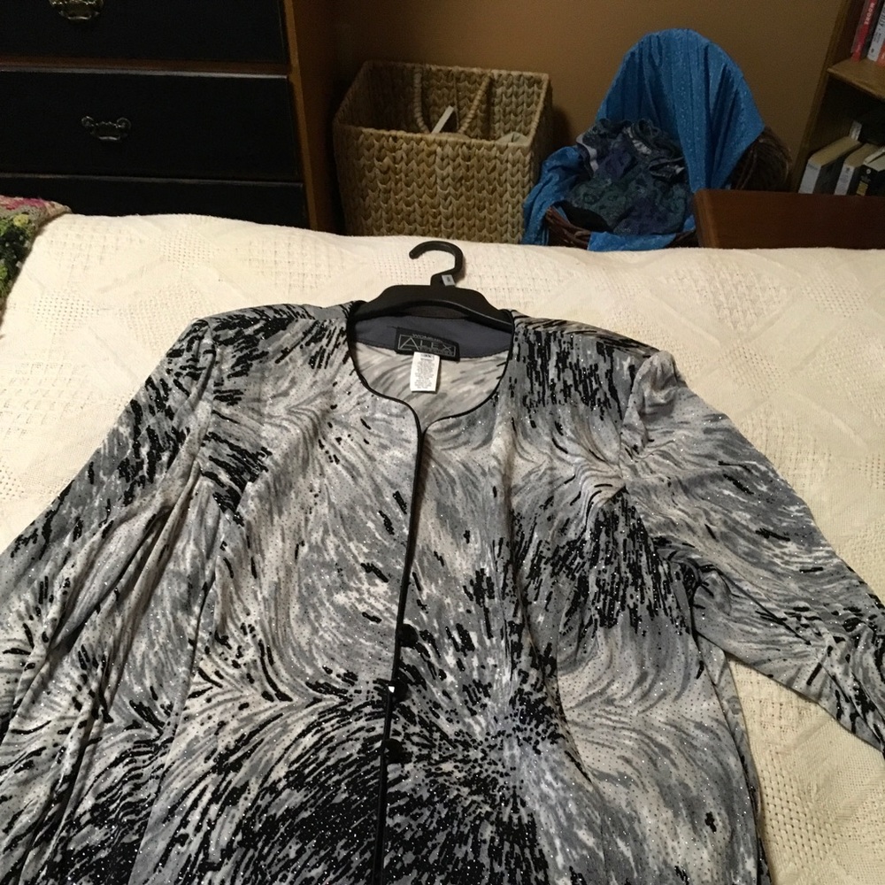 2 piece women’s evening top...all sparkles✨